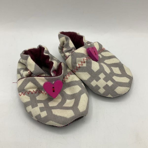 Size NB: Grey & White Soft Shoe Booties