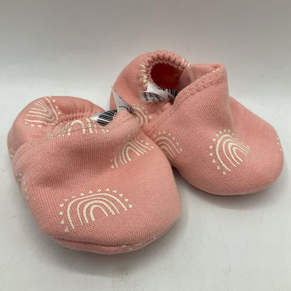 Size NB: Pink Rainbow Soft Shoe Booties