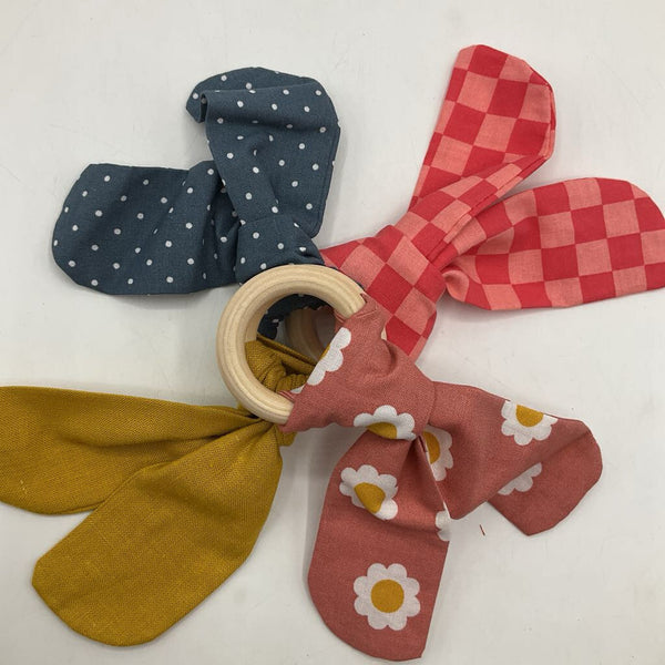 Woven Casa: Wooden Teether Ring -NEW