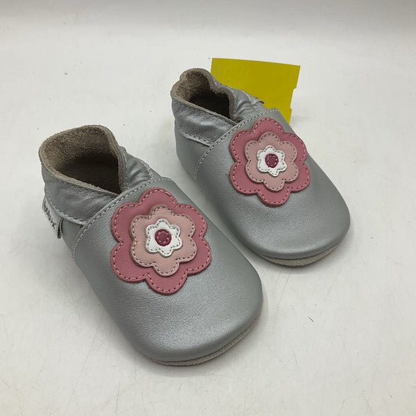 Size Sm (3-9m): Bobux Soft Sole Silver Pink Flower Leather Baby Shoes NEW