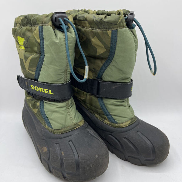 Size 1Y: Sorel Green Camo Single Strap Toggle Insulated Snow Boots