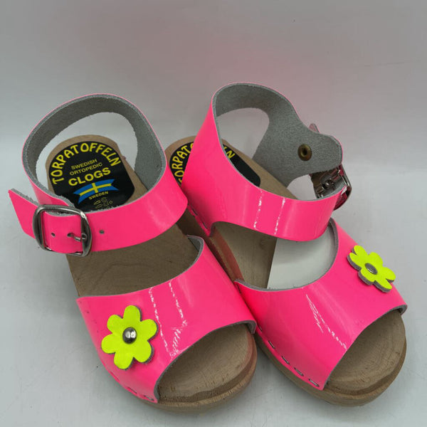 Size 9.5 (26): Torpatoffeln HOT PINK PATENT Strappy Clogs- NEW