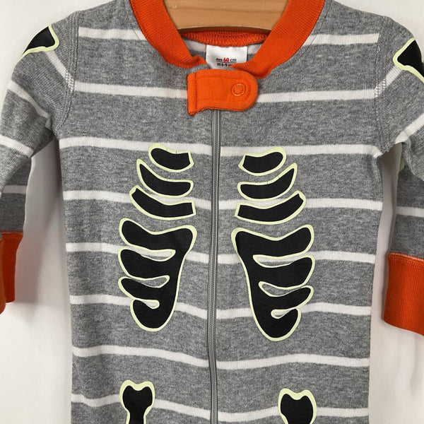 Size 6-9m (60): Hanna Andersson Light Grey & White Striped Glow-in-the-Dark Skelton Bones Long Sleeve 1pc PJS