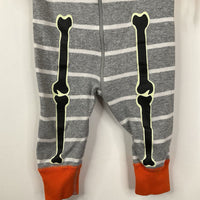 Size 6-9m (60): Hanna Andersson Light Grey & White Striped Glow-in-the-Dark Skelton Bones Long Sleeve 1pc PJS