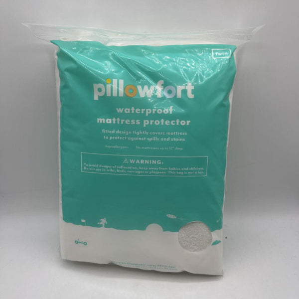 Pillowfort Waterproof Twin Mattress Protector NEW