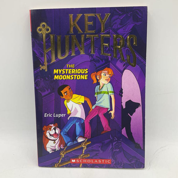 Key Hunters: The Mysterious Moonstone (paperback)