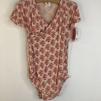 Size 6-12m: Kate Quinn Organics Pale Pink & Red Flowers Wrap Short Sleeve Onesie