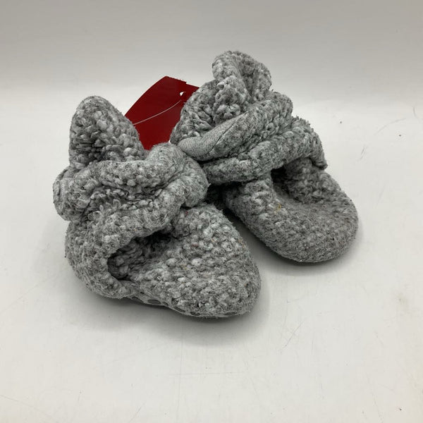 Size 6m: Zutano Grey & White Fleece Soft Shoe Booties