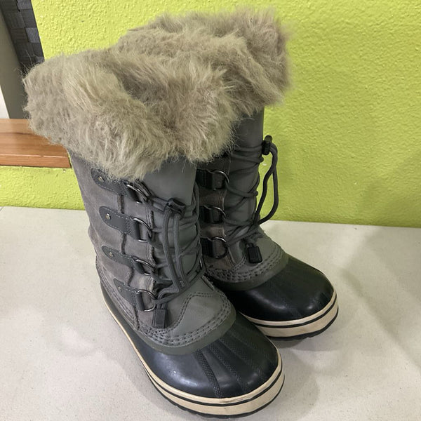 Size 1Y: Sorel Grey Faux Fur Toggle Strap Snow Boots