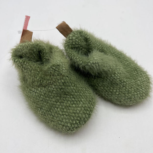 Size 3-6m: Green Fuzzy Soft Shoe Booties