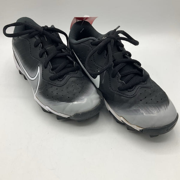 Size 2.5Y: Nike Black/White Lace-up Indoor Basketball Cleats