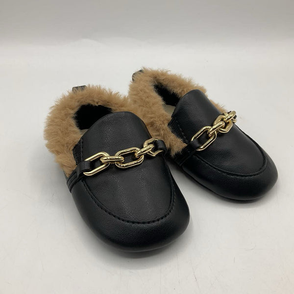 Size 6-12m: Gap Black/Tan Fuzzy Soft Soled Slippers