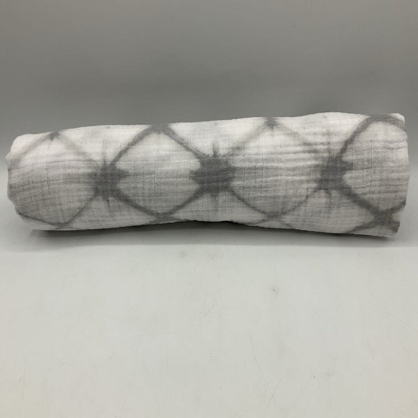 White/Grey Rhombus Patterned Swaddle Blanket
