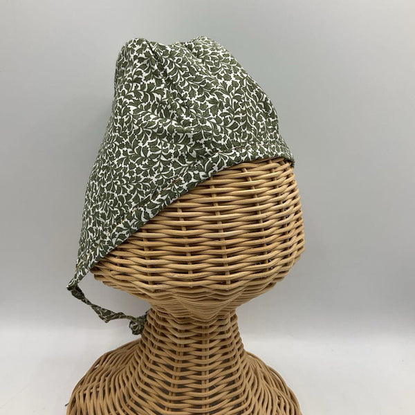 Size M: Sunday Seams Green Leaves & Tan Reversible Bonnet -NEW