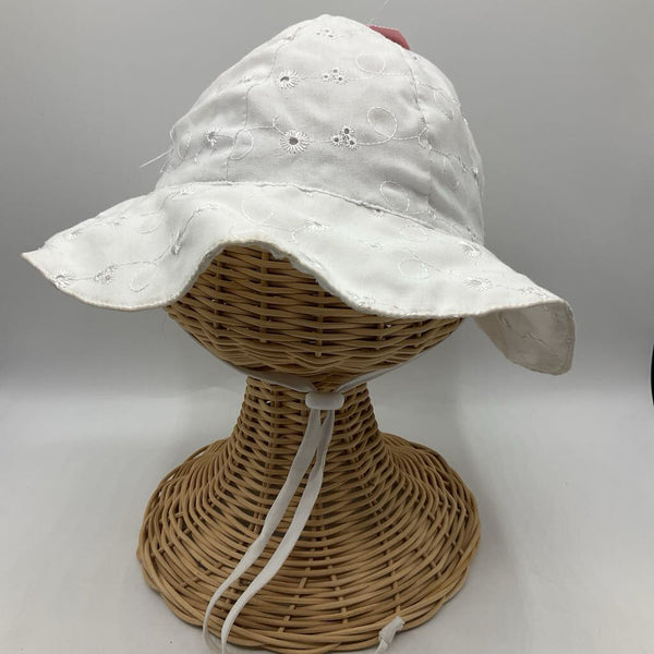 Size S: UPF 50 White Floral Eyelet Sun Hat