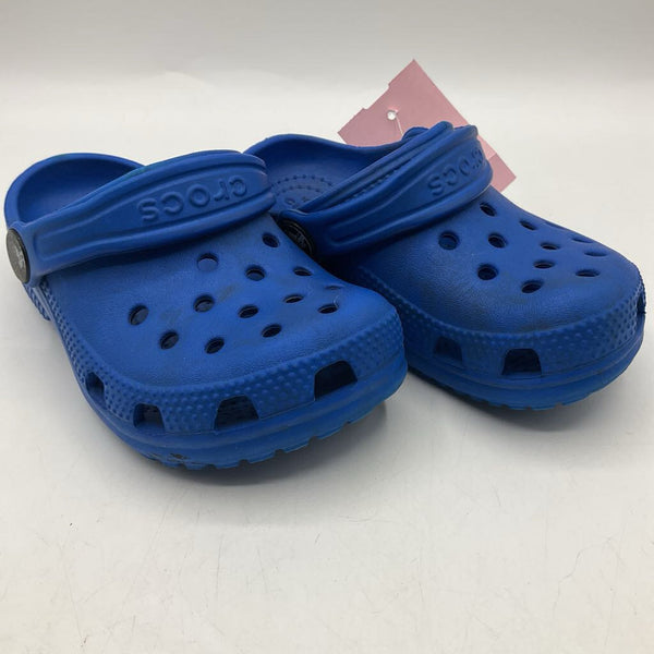 Size 8: Crocs Blue Adjustable Strap Shoes