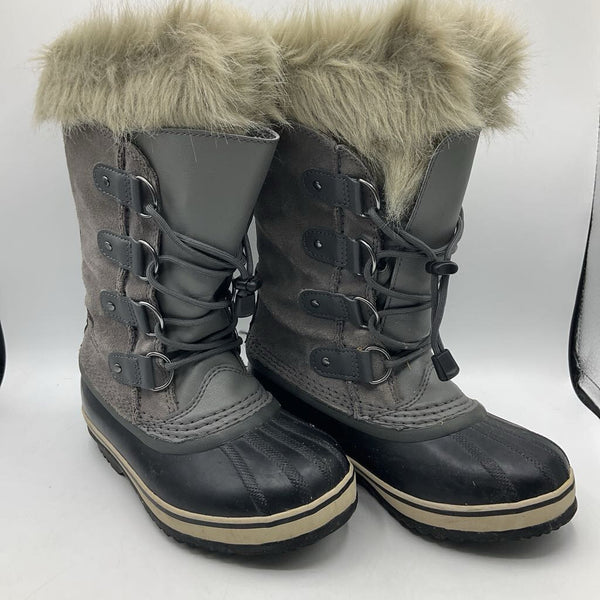 Size 2Y: Sorel Grey Toggle Strap Fuzzy Lined Snow Boots