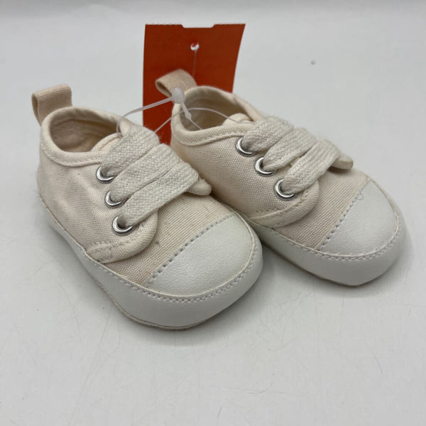 Size NB: Gap Creme Lace/Slip-On Shoes