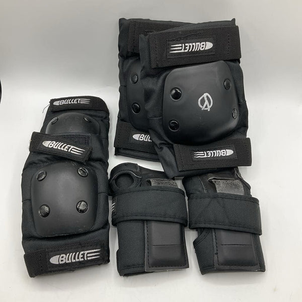 Size OS: Bullet Knee Elbow Wrist Soccer Pads