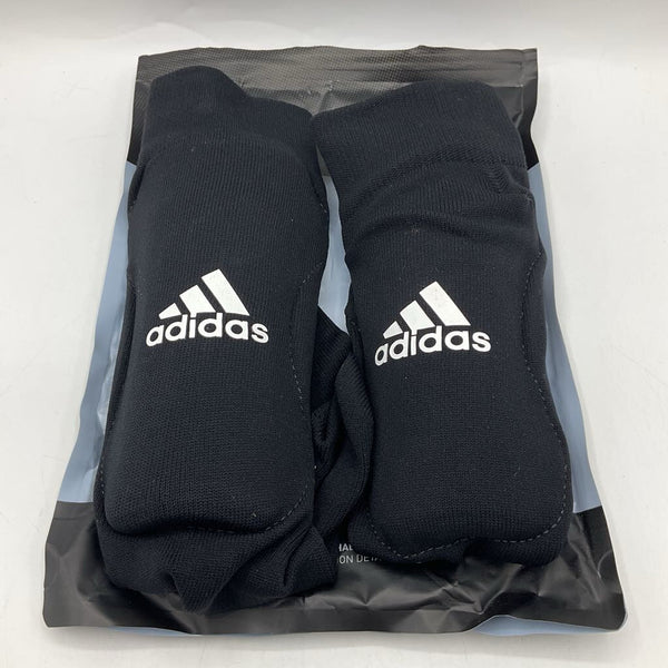 Size M: Adidas Black Youth Shin Guard Socks