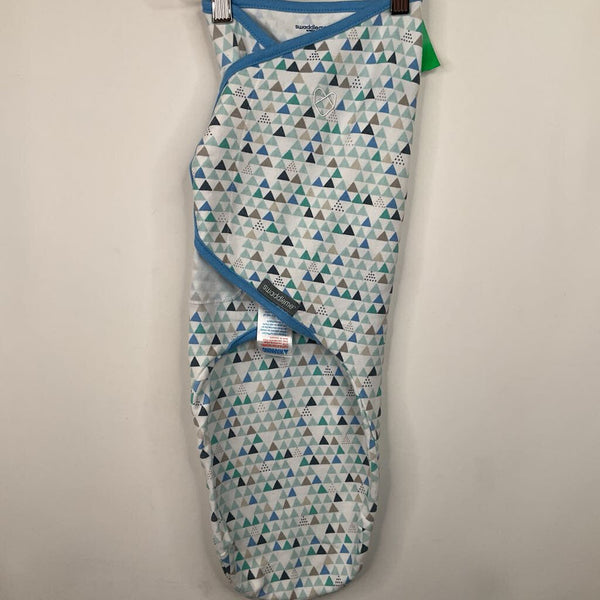 Size M: Swaddle Me White/Blue Triangles Swaddle