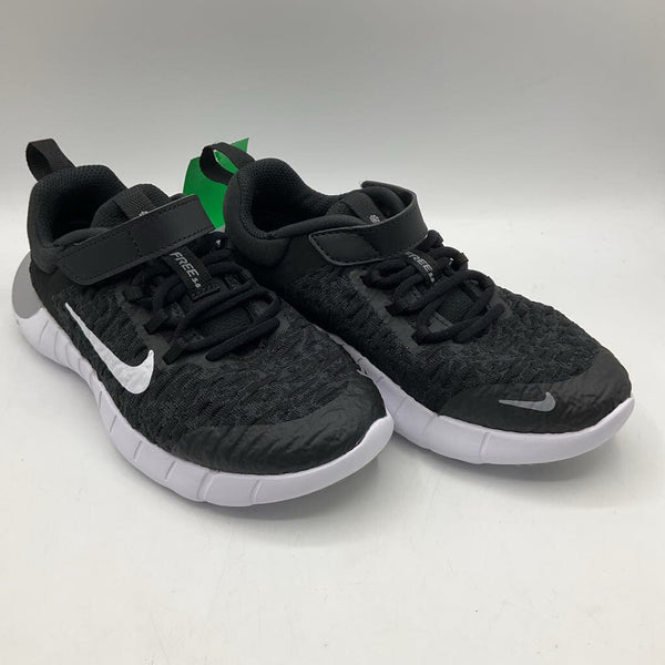 Size 2Y: Nike Black/White Velcro Strap Sneakers