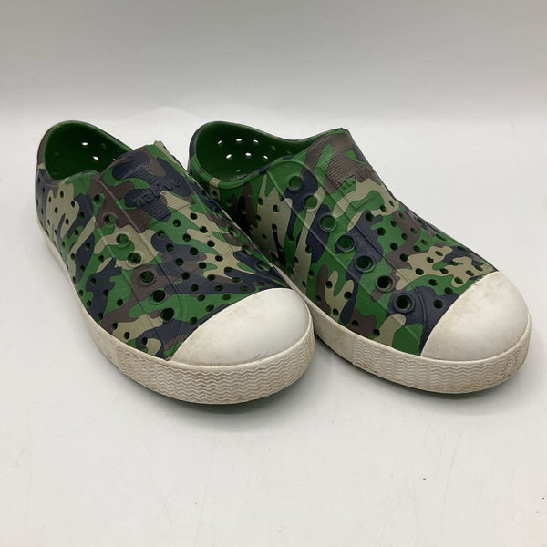 Size 9: Native Green Camo Slip-On Shoes