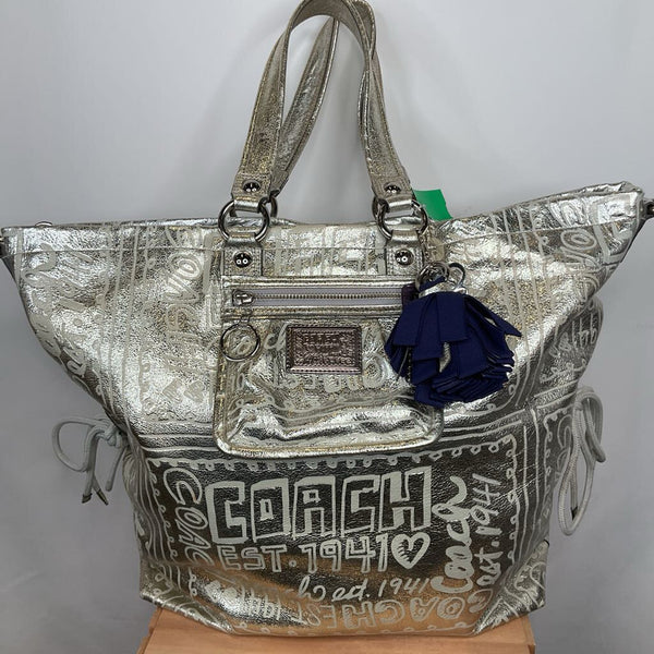 Collectors Corner-Size XL: Coach Poppy Spotlight Limited Edition Silver Embossed Handbag SN# 15899
