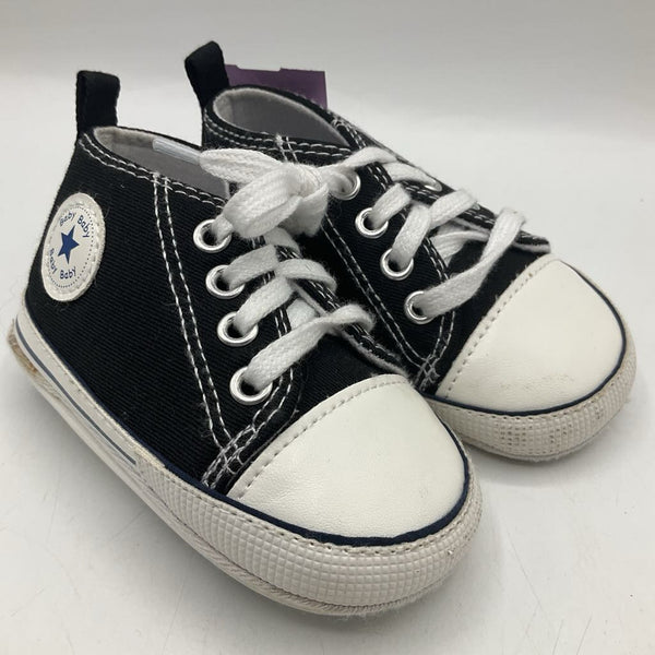 Size 3: Black/White Soft Soled Lace Up Sneakers