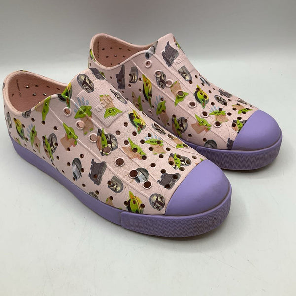 Size 3Y:Native Pink/Purple Star Wars Print Slip-On Shoes