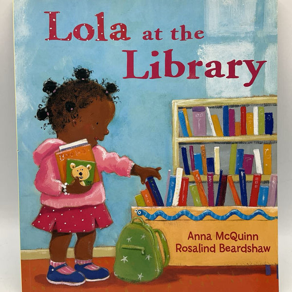Lola At The Library (paperback)