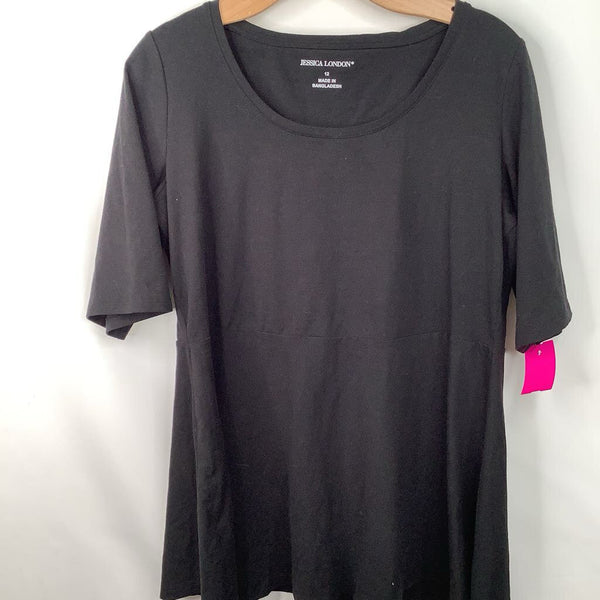 Size M: Black Medium Sleeved Shirt
