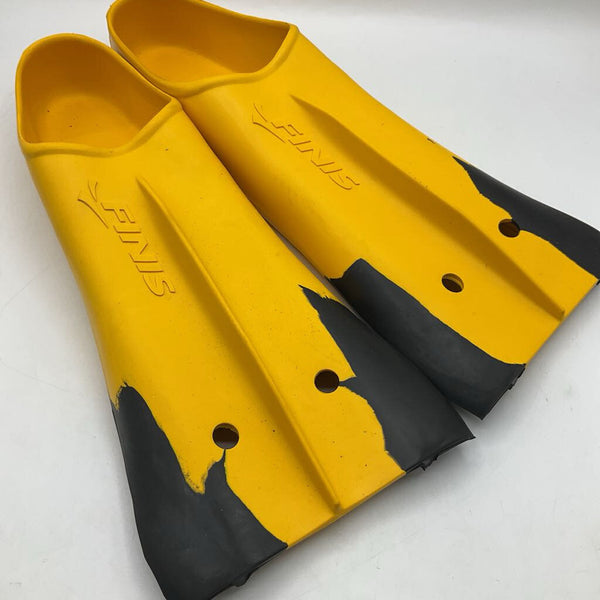 Size 8: Yellow Flippers