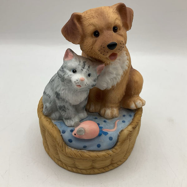 The San Fransico Music Box Co. Dog And Cat Music Box