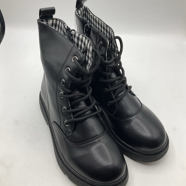 Size 2.5Y: Dadawen Black Lace Up Boots -NEW