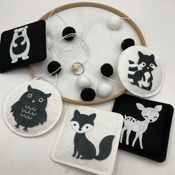 Black/White Felt Animals Mobile