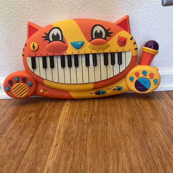 B. Toys Cat Meowsic Toy Piano