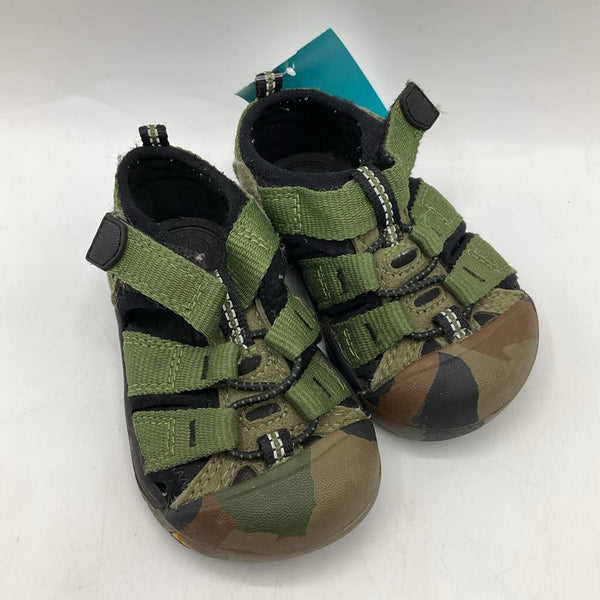 Size 4: Keen Green Camo Print Velcro Strap Sandals