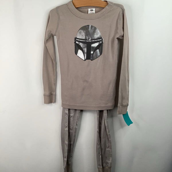 Size 6-7 (120): Hanna Andersson Grey Star Wars Print 2pc PJs