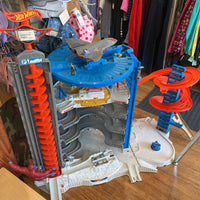 Hot Wheels Ultimate Garage Playset W/Assorted Vehicles (retails $250+)