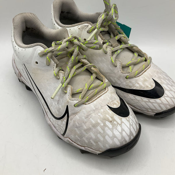 Size 3Y: Nike Black/White Lace-Up Soft Ball Cleats