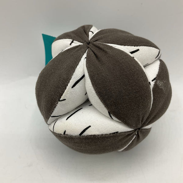 Lovevery Plush Clutching Ball