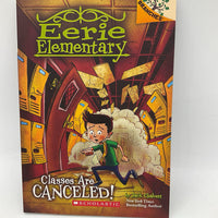 Eerie elementary: Classes Are Cancelled (papreback)