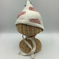 3-6m: Kate Quinn Creme Brown Nesting Doll Print Baby Hat