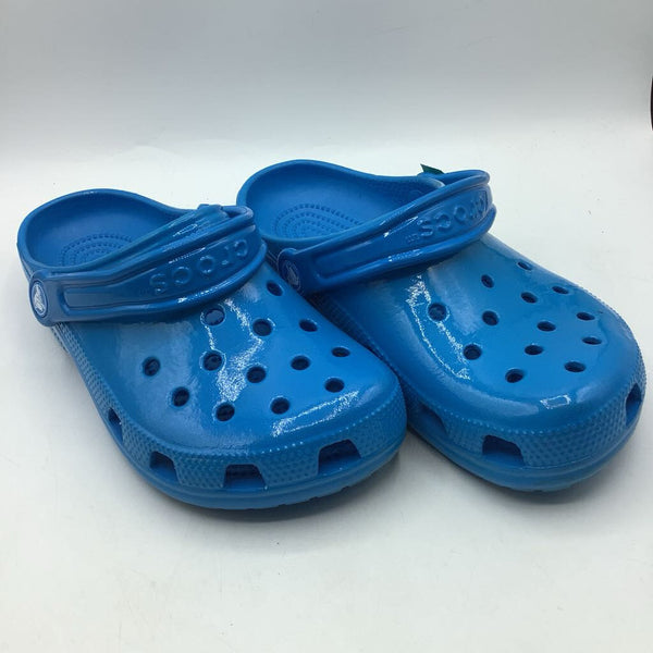 Size 5Y:Crocs Blue Shiny Adjustable Strap Shoes