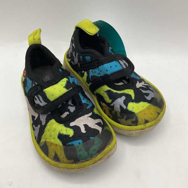 Size 4: Bogs Black/Green Big Foot Velcro Strap Shoes