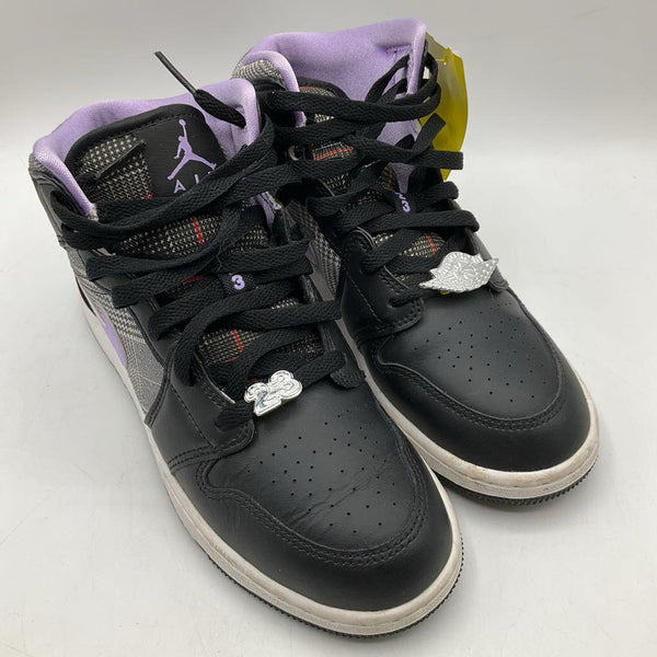 Size 5Y: Nike Black/Purple Lace-Up Sneakers