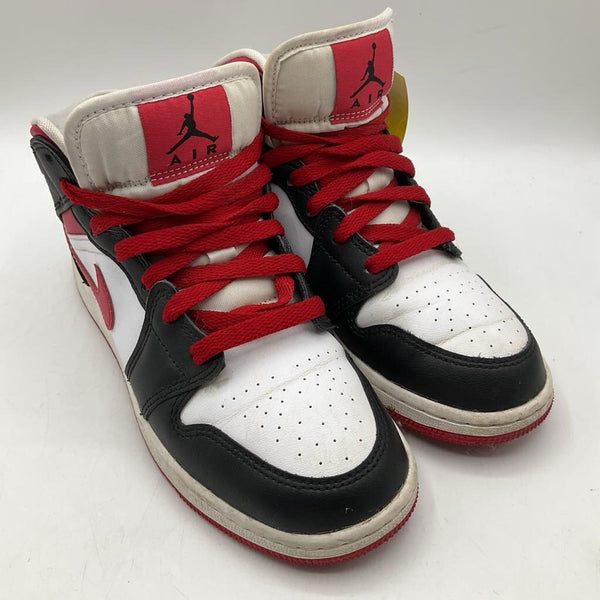 Size 4.5Y: Nike Black/White/Red Lace-Up Sneakers