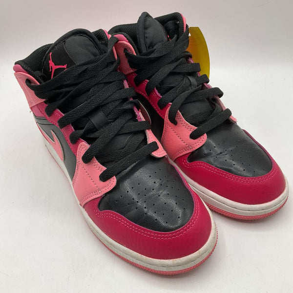 Size 4.5Y: Nike Black/Pink Lace-Up Sneakers