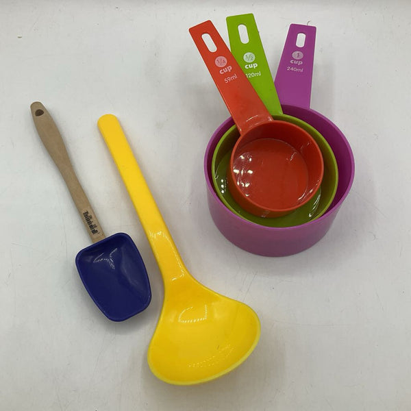 Assorted Baking Tools/Measuring Cups